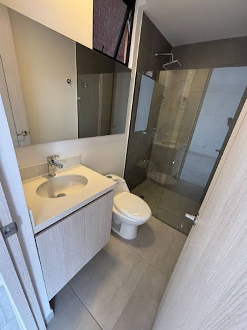 Apartamento de 2 alcobas en arriendo en Los Colores, Medellín, 80 m² · foto 7 de 10