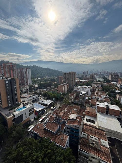 Apartamento de 2 alcobas en arriendo en Los Colores, Medellín, 80 m² · foto 10 de 10