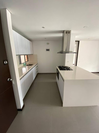Apartamento en arriendo en Las Lomas No.1, Medellín · foto 10 de 14