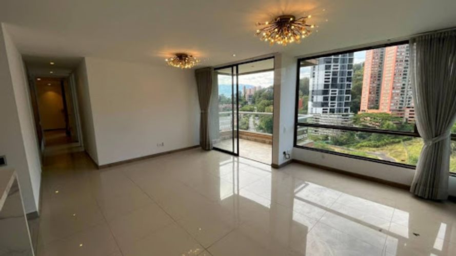 Apartamento de 3 alcobas en arriendo en Altos Del Poblado, Medellín, 98 m² · foto 4 de 16