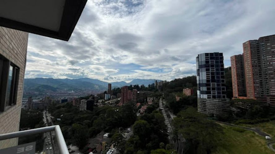 Apartamento de 3 alcobas en arriendo en Altos Del Poblado, Medellín, 98 m² · foto 6 de 16
