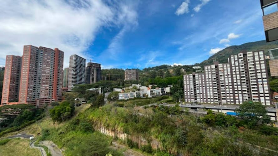 Apartamento de 3 alcobas en arriendo en Altos Del Poblado, Medellín, 98 m² · foto 7 de 16