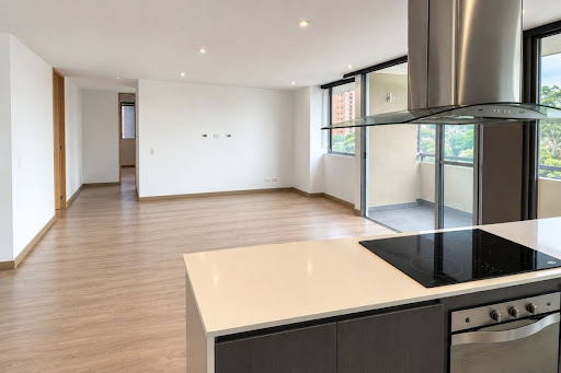 Apartamento en arriendo en Loma Del Esmeraldal, Envigado · foto 2 de 14