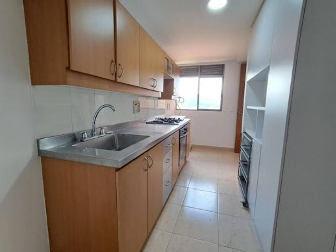Apartamento de 3 alcobas en arriendo en Loma De Los Gonzalez, Medellín, 106 m² · foto 2 de 9