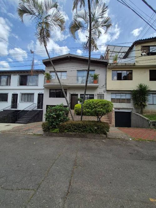 Casa de 5 alcobas en venta en Laureles, Medellín, 135 m² · foto 2 de 23