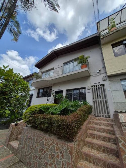 Casa de 5 alcobas en venta en Laureles, Medellín, 135 m² · foto 3 de 23
