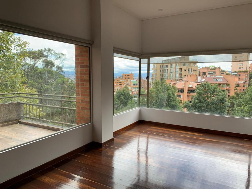 Apartamento en venta en Los Rosales, Bogotá · foto 4 de 22