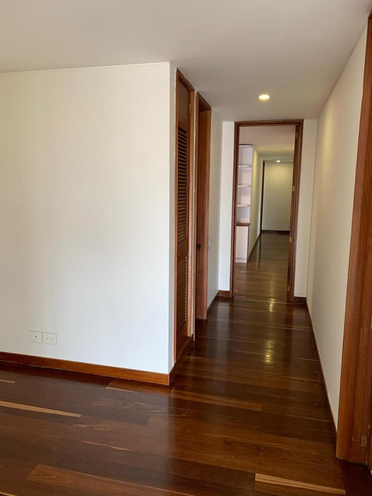 Apartamento en venta en Los Rosales, Bogotá · foto 6 de 22