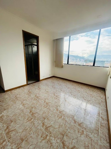 Apartamento en venta en El Portal, Envigado · foto 2 de 18