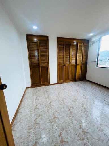 Apartamento en venta en El Portal, Envigado · foto 4 de 18