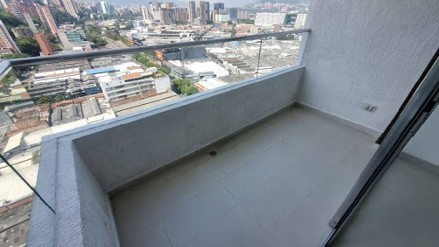 Apartamento de 3 alcobas en arriendo en San Diego, Medellín, 79 m² · foto 9 de 20