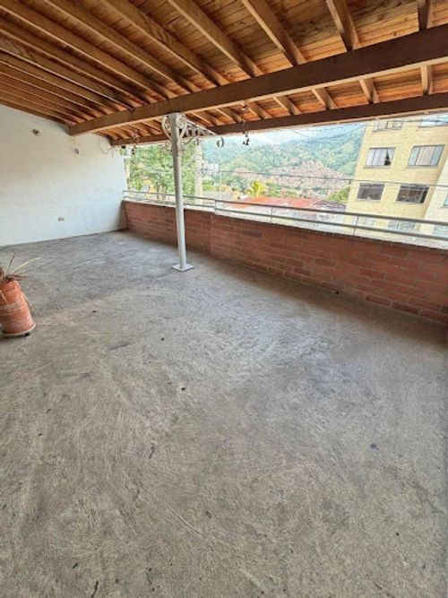 Casa de 4 alcobas en venta en Santa Mónica, Medellín, 270 m² · foto 15 de 16