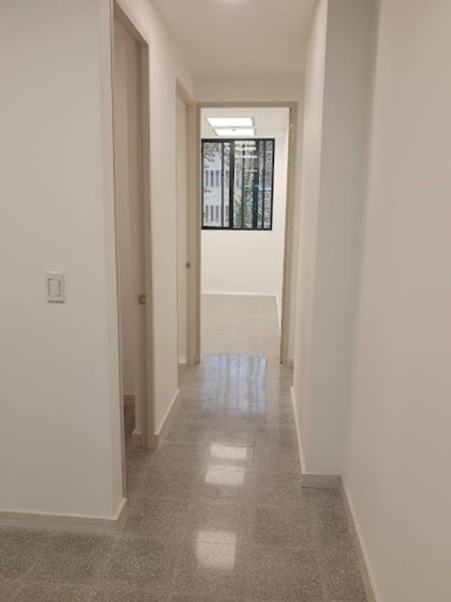 Oficina en arriendo en Los Colores, Medellín, 47 m² · foto 8 de 10