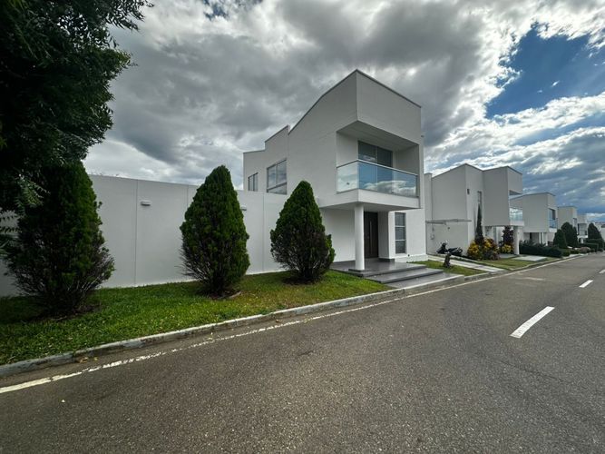 Casa de 5 alcobas en venta en La Sabana, Villa del Rosario, 370 m² · foto 3 de 24