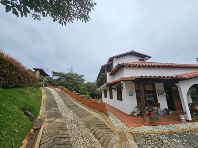 Finca en arriendo en El Zango, Guarne, 280 m² · foto 2 de 24
