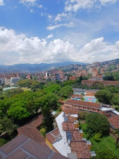 Apartamento en arriendo en Los Colores, Medellín · foto 2 de 19