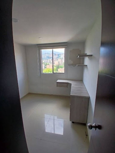 Apartamento en arriendo en Los Colores, Medellín · foto 5 de 19