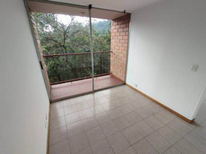 Apartamento de 4 alcobas en arriendo en Las Palmas, Medellín, 98 m² · foto 8 de 12