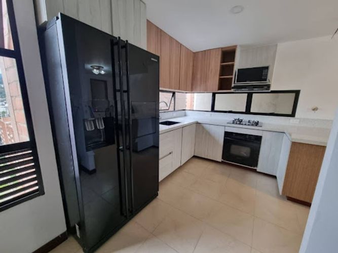 Apartamento de 3 alcobas en arriendo en Trinidad, Medellín, 138 m² · foto 2 de 16