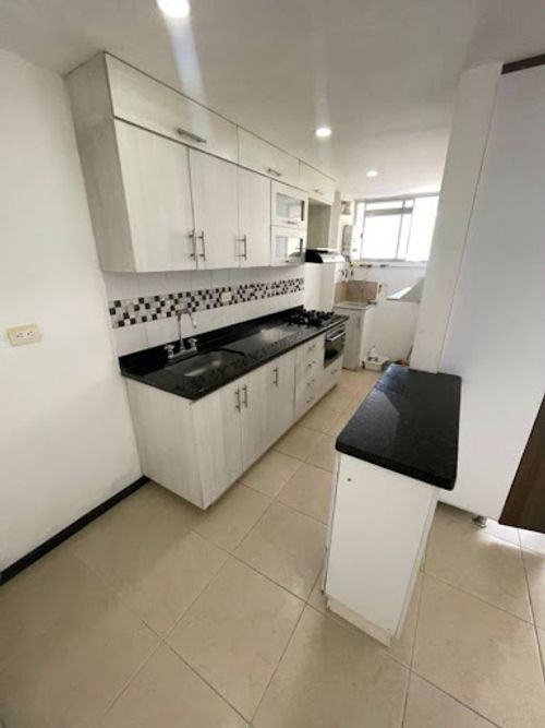 Apartamento de 3 alcobas en venta en Calasanz, Medellín, 71 m² · foto 2 de 10