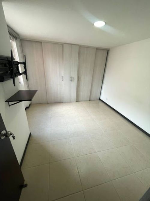 Apartamento de 3 alcobas en venta en Calasanz, Medellín, 71 m² · foto 7 de 10