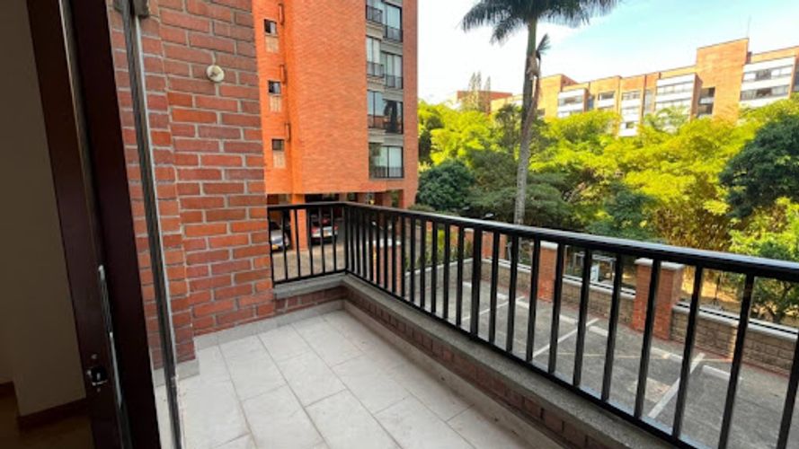 Apartamento de 2 alcobas en arriendo en Los Balsos, Medellín, 120 m² · foto 3 de 22