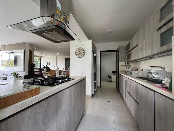 Apartamento de 3 alcobas en arriendo en San Lucas, Medellín, 215 m² · foto 15 de 20