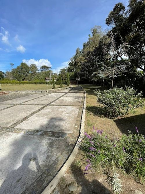 Casa de 4 alcobas en arriendo en Santa Elena, Medellín, 450 m² · foto 4 de 24