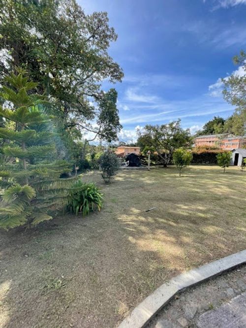 Casa de 4 alcobas en arriendo en Santa Elena, Medellín, 450 m² · foto 5 de 24