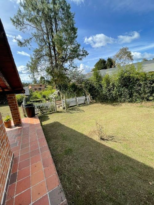 Casa de 4 alcobas en arriendo en Santa Elena, Medellín, 450 m² · foto 8 de 24