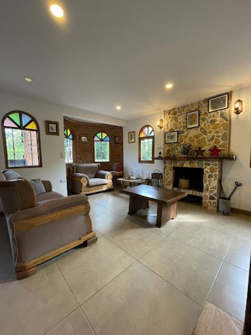Casa de 4 alcobas en arriendo en Santa Elena, Medellín, 450 m² · foto 17 de 24