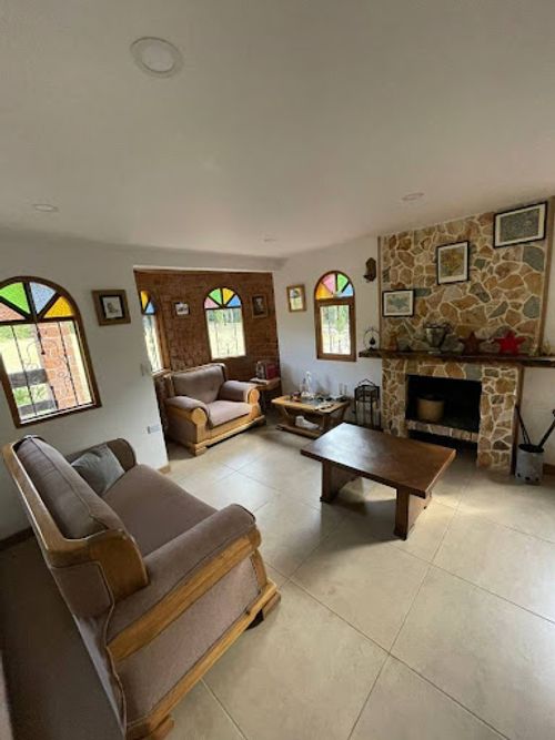Casa de 4 alcobas en arriendo en Santa Elena, Medellín, 450 m² · foto 18 de 24