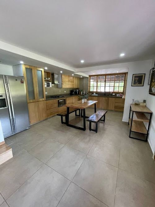 Casa de 4 alcobas en arriendo en Santa Elena, Medellín, 450 m² · foto 19 de 24