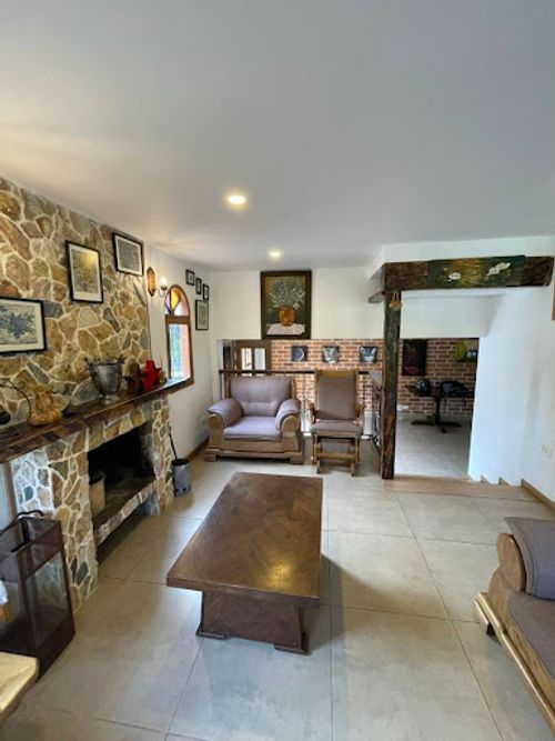 Casa de 4 alcobas en arriendo en Santa Elena, Medellín, 450 m² · foto 20 de 24