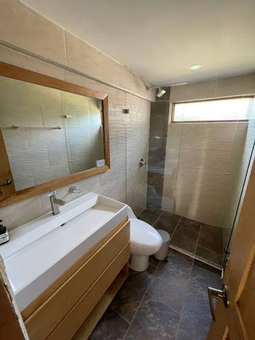 Casa de 4 alcobas en arriendo en Santa Elena, Medellín, 450 m² · foto 23 de 24