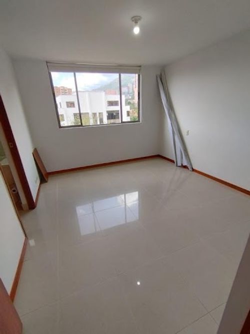 Apartamento de 5 alcobas en arriendo en Los Balsos, Medellín, 190 m² · foto 23 de 24