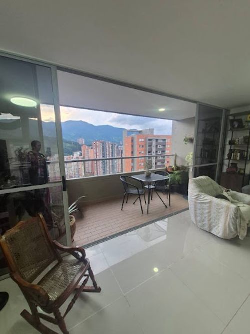 Apartamento de 3 alcobas en venta en San Jose, Sabaneta, 92 m² · foto 5 de 17
