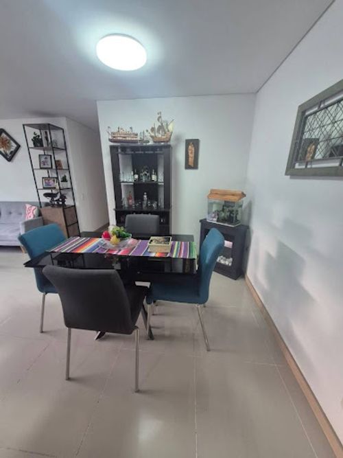 Apartamento de 3 alcobas en venta en San Jose, Sabaneta, 92 m² · foto 9 de 17