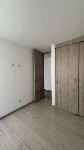 Apartamento en venta en Loma De Los Bernal, Medellín · foto 2 de 9