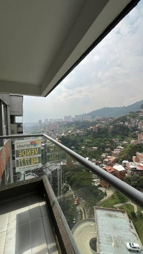 Apartamento en venta en Loma De Los Bernal, Medellín · foto 4 de 9