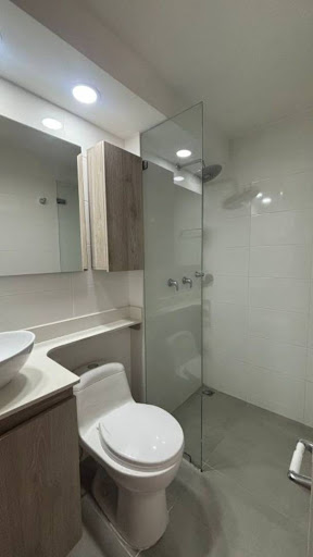 Apartamento en venta en Loma De Los Bernal, Medellín · foto 5 de 9