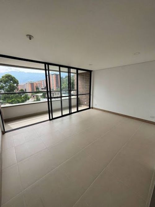 Apartamento de 3 alcobas en venta en La Cuenca, Envigado, 83 m² · foto 2 de 12
