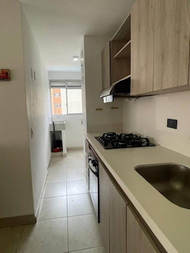 Apartamento en arriendo en Castropol, Medellín · foto 3 de 14