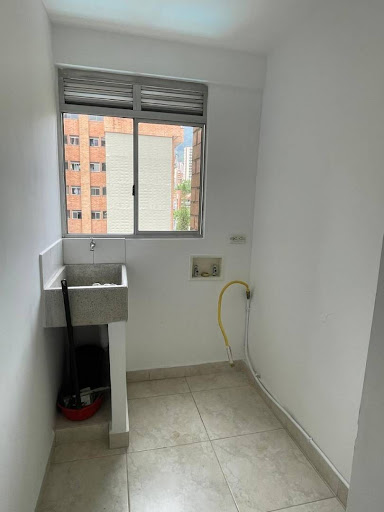 Apartamento en arriendo en Castropol, Medellín · foto 4 de 14