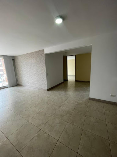 Apartamento en arriendo en Castropol, Medellín · foto 6 de 14