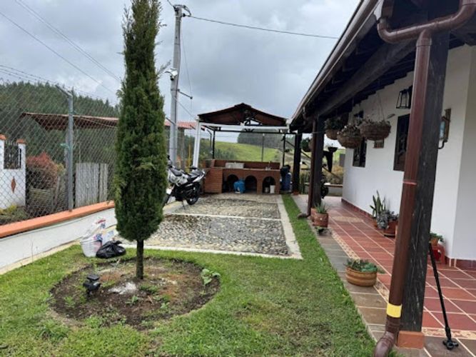 Finca en arriendo en El Colorado, Guarne, 200 m² · foto 2 de 24