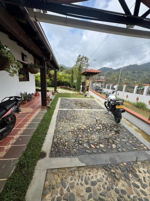 Finca en arriendo en El Colorado, Guarne, 200 m² · foto 3 de 24