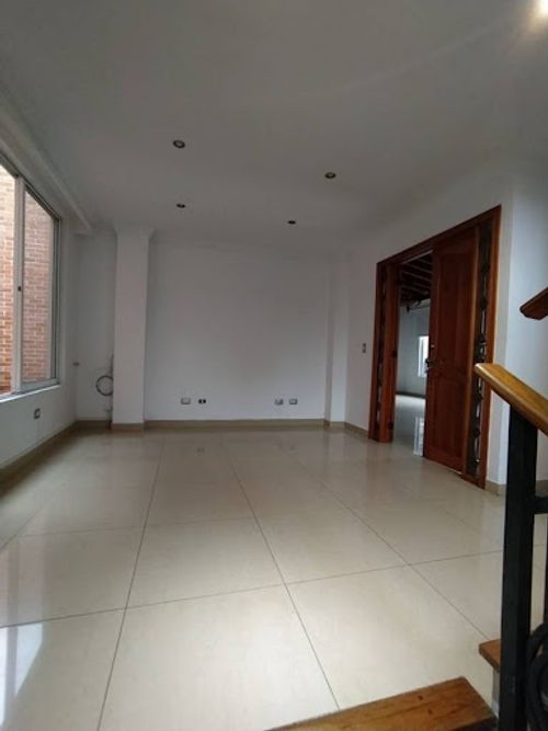 Casa de 5 alcobas en arriendo en Las Granjas, Medellín, 360 m² · foto 2 de 22