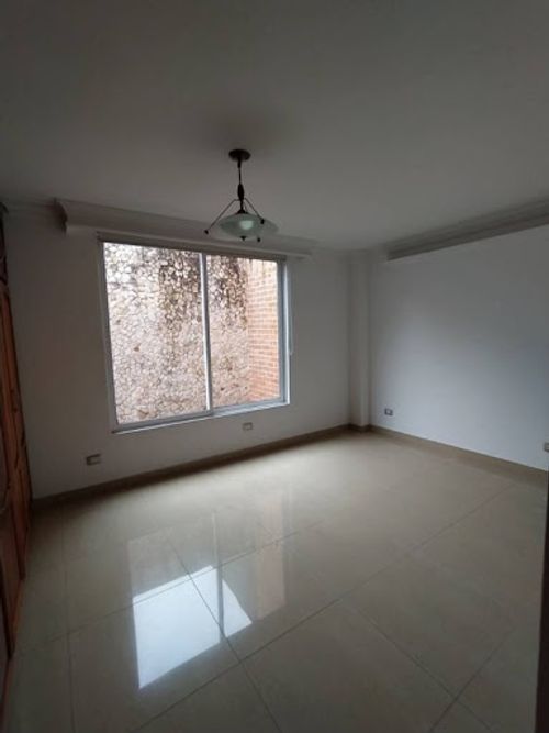 Casa de 5 alcobas en arriendo en Las Granjas, Medellín, 360 m² · foto 4 de 22
