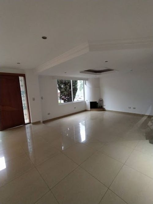 Casa de 5 alcobas en arriendo en Las Granjas, Medellín, 360 m² · foto 5 de 22